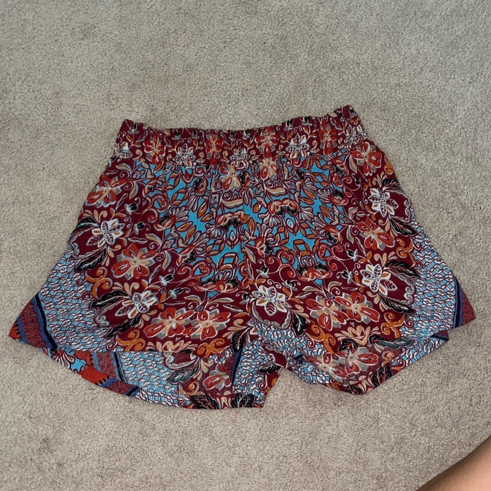 Patterned women’s shorts